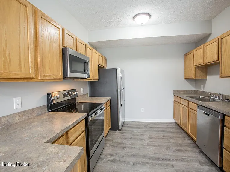 608 E Spring St #2 — Photo 6