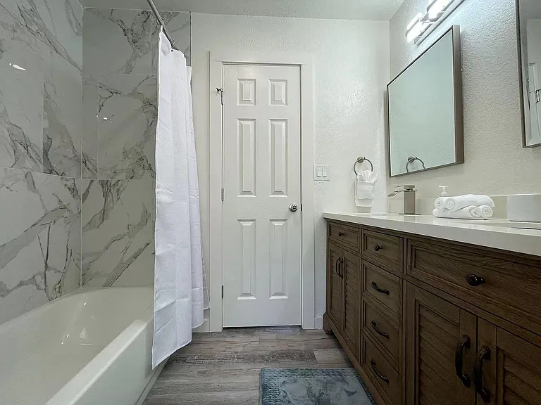Full bathroom, 2nd floor.