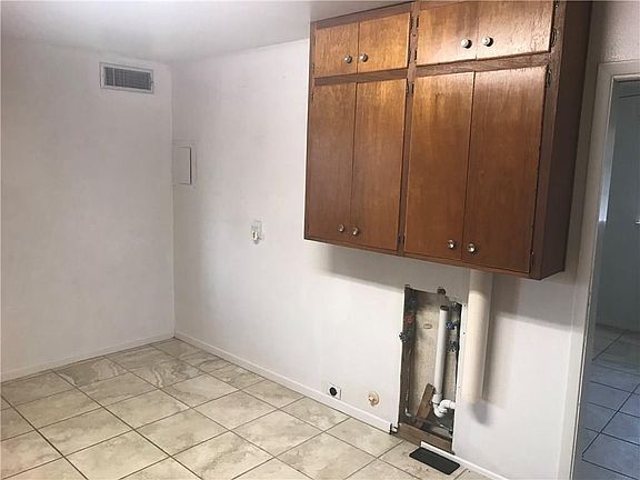 2nd image of 3219 Nairn St