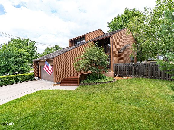 2nd image of 203 Circle Hills Dr