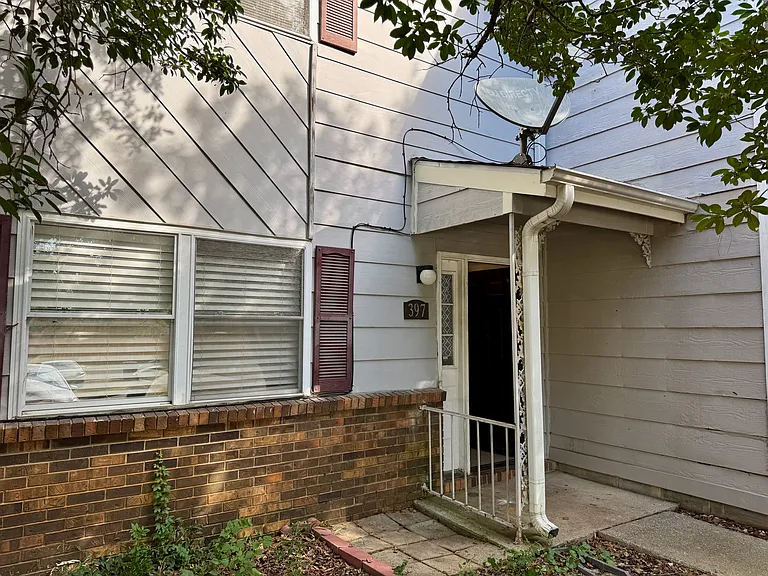 397 Oakland Rd — Photo 2