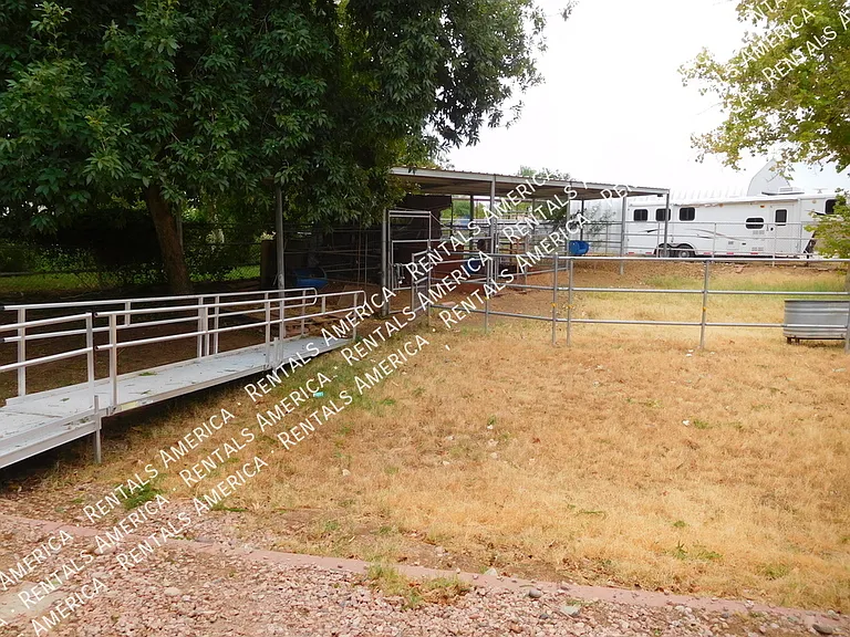 5747 N 105th Ln — Photo 39