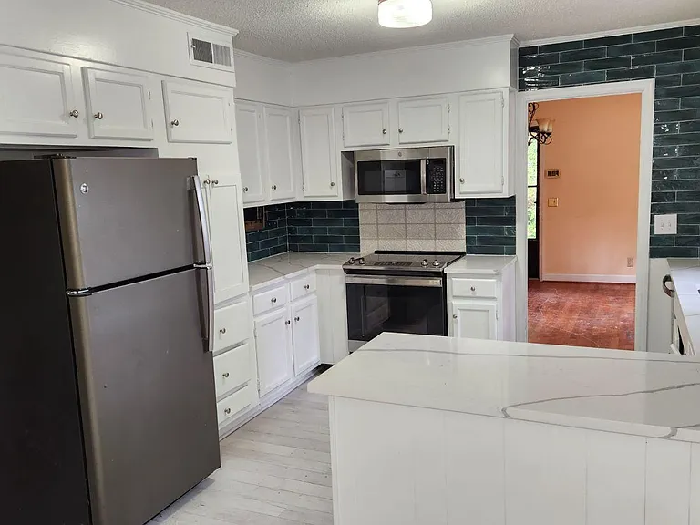 6800 Pine Tree Cir — Photo 8