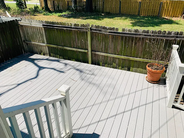 903 Montgomery St — Photo 41