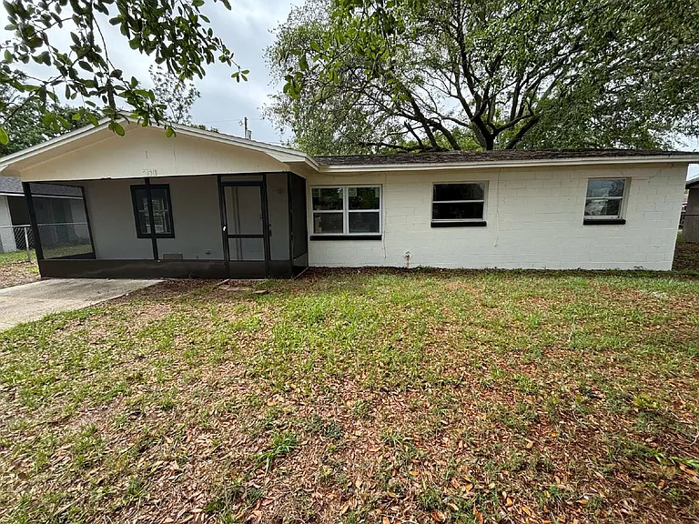 2436 Lilly St — Photo 4