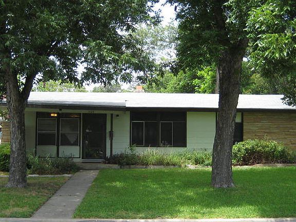 2nd image of 1424 Suffolk Dr