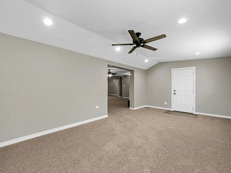 6943 NW Eisenhower Dr — Photo 25