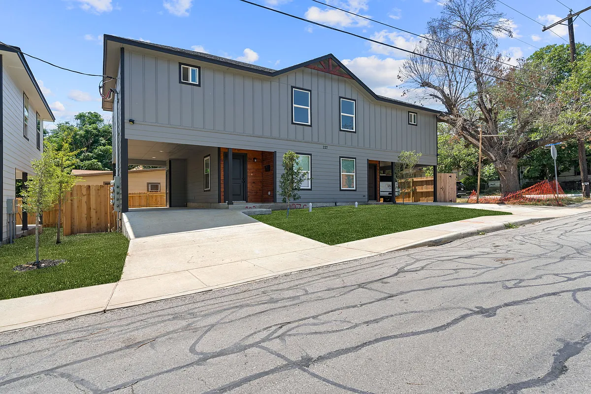 Building Photo - 227 S Grimes St
