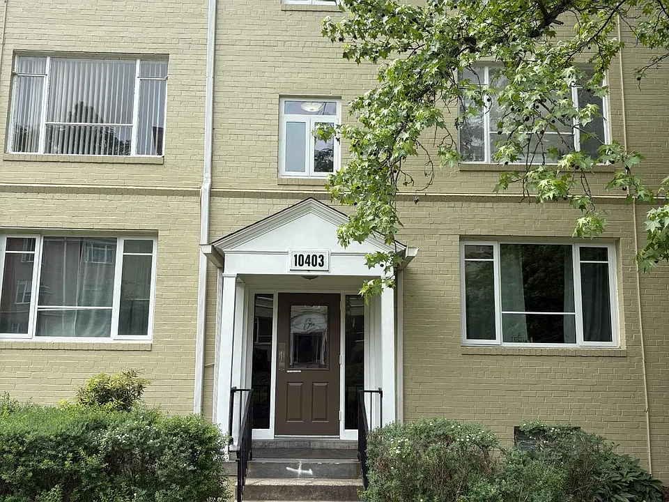 10403 Montrose Ave #201