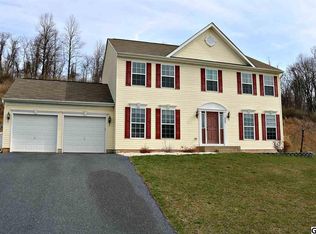 522 Sandpiper Ln, New Cumberland, PA 17070