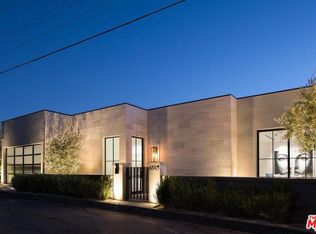 8590 Hollywood Blvd, Los Angeles, CA 90069