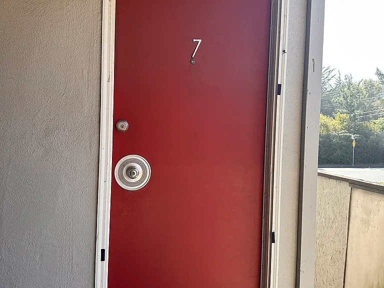 2850 Sneath Ln Apts — Photo 6