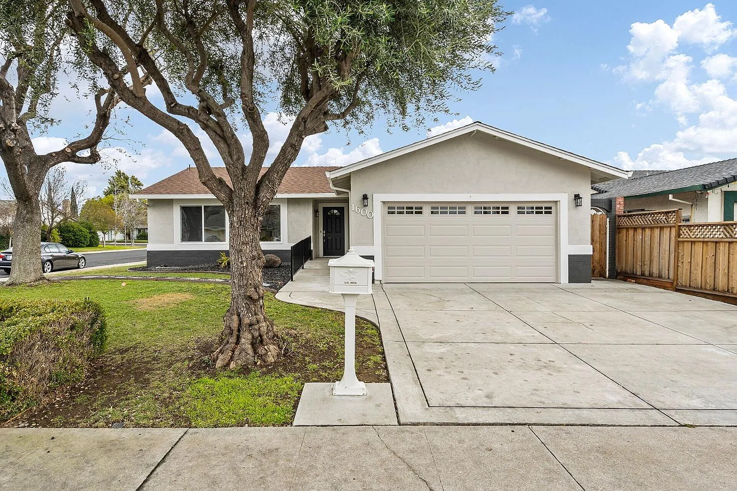 1600 Lynch Dr photo 1
