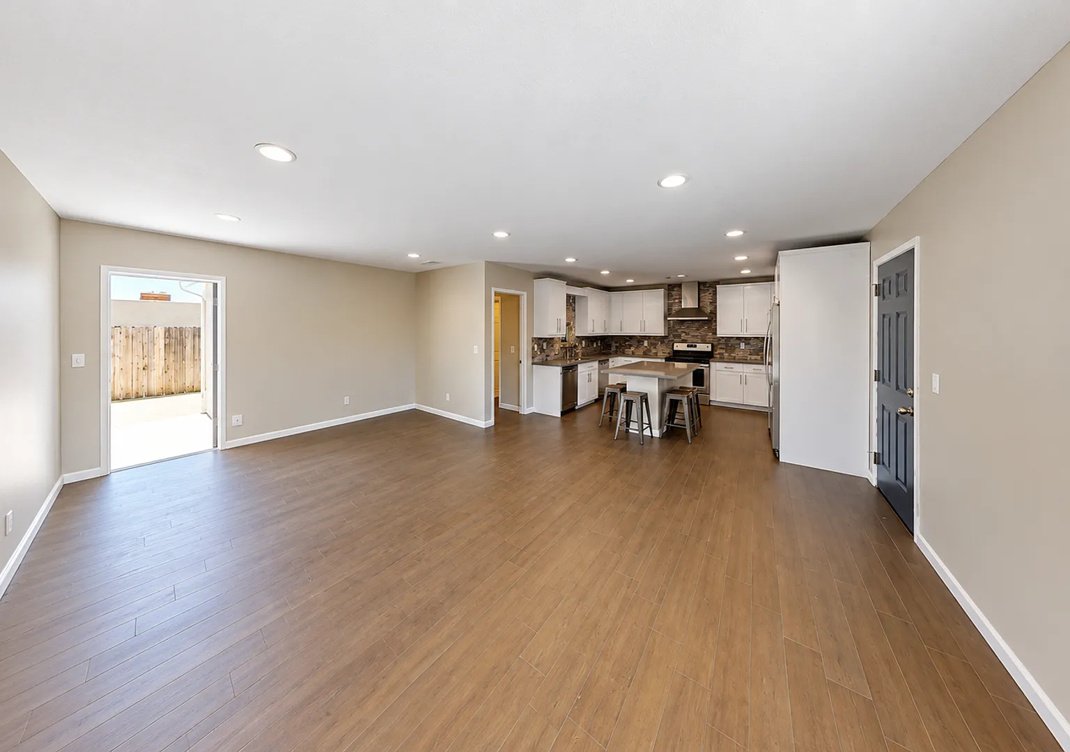 Beautiful 6BD/3BA, Great Location!! — Photo 4