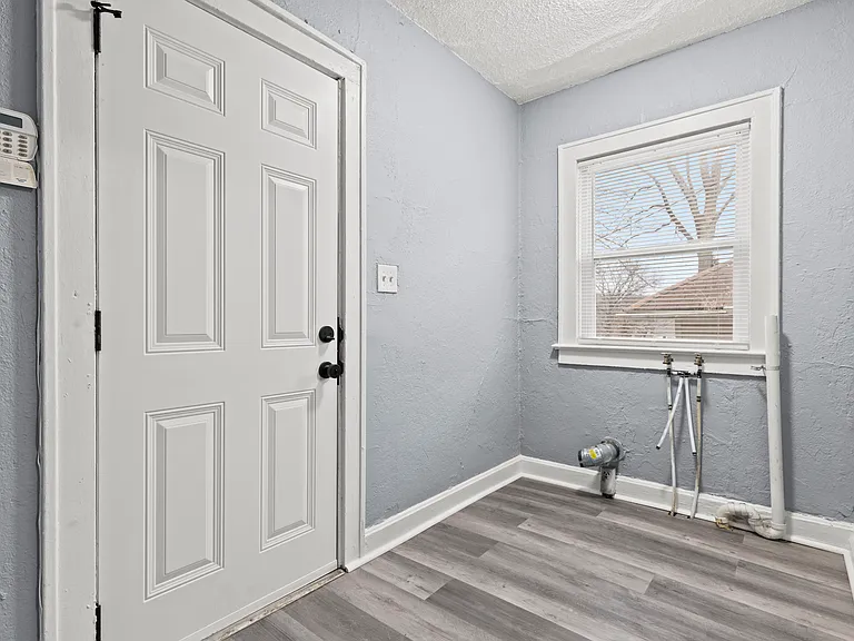 4437 Wayne Ave — Photo 18