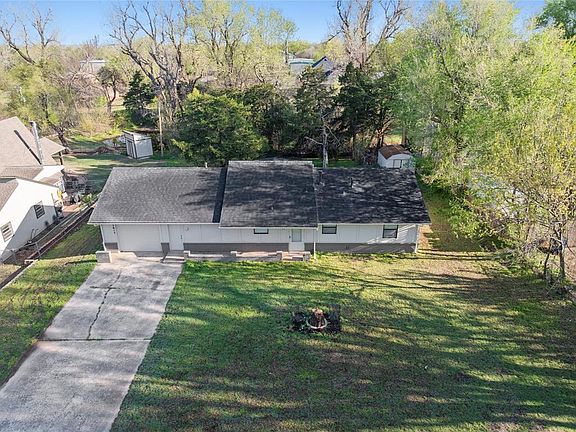 4th image of 1615 E Lake Park Ln