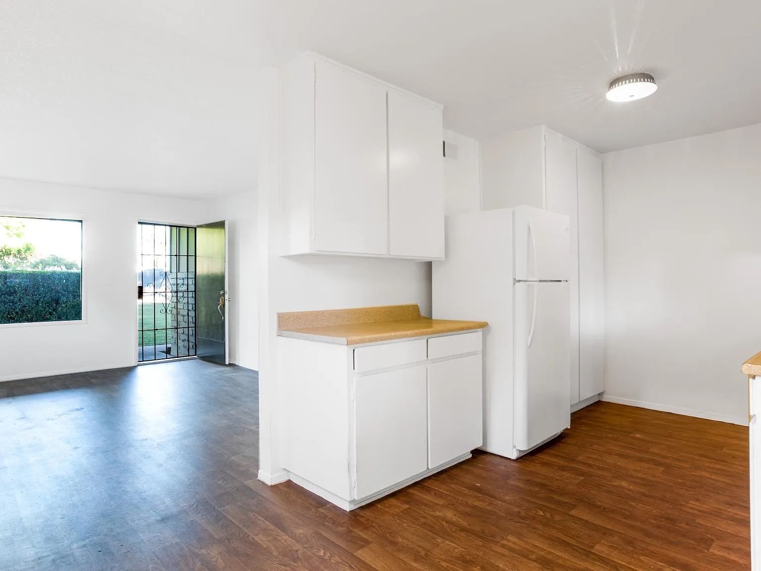 914 W Glendale Ave — Photo 3