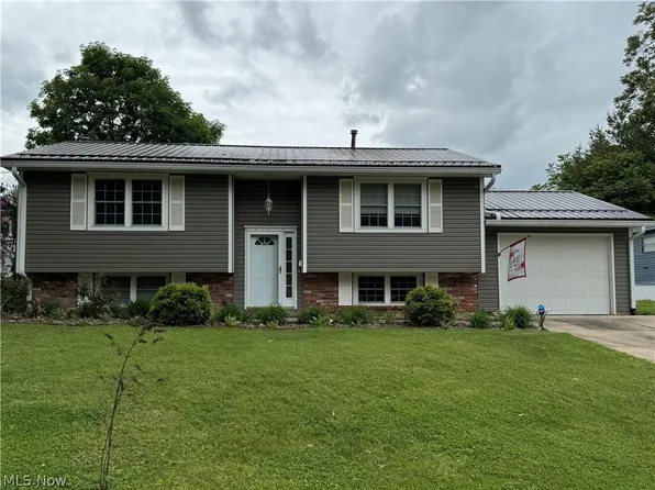 106 Oakview Dr, Marietta, OH 45750