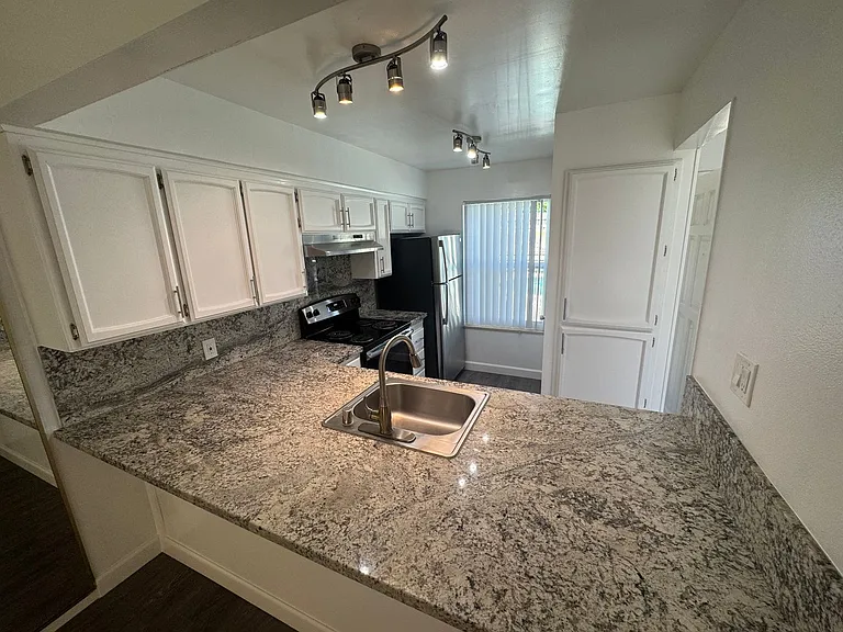 Lauren Garden Villas — Photo 6
