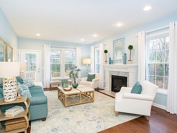3rd image of 10 Weathervane Dr #20