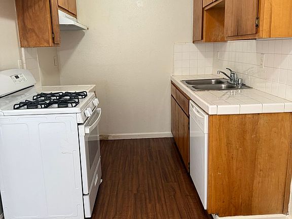 3rd image of 1035 N Wisconsin Way #B