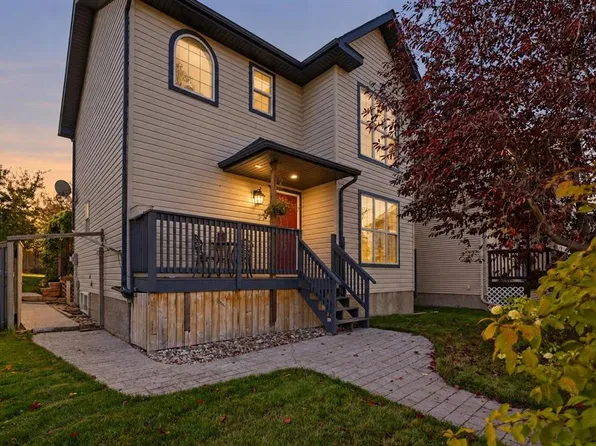 27 N Fenwood Close, Sylvan Lake, AB T4S 2K4