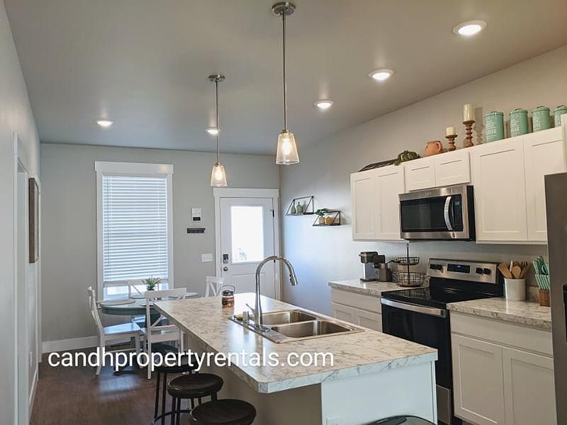 1st image of 6157 Farmstead Ave