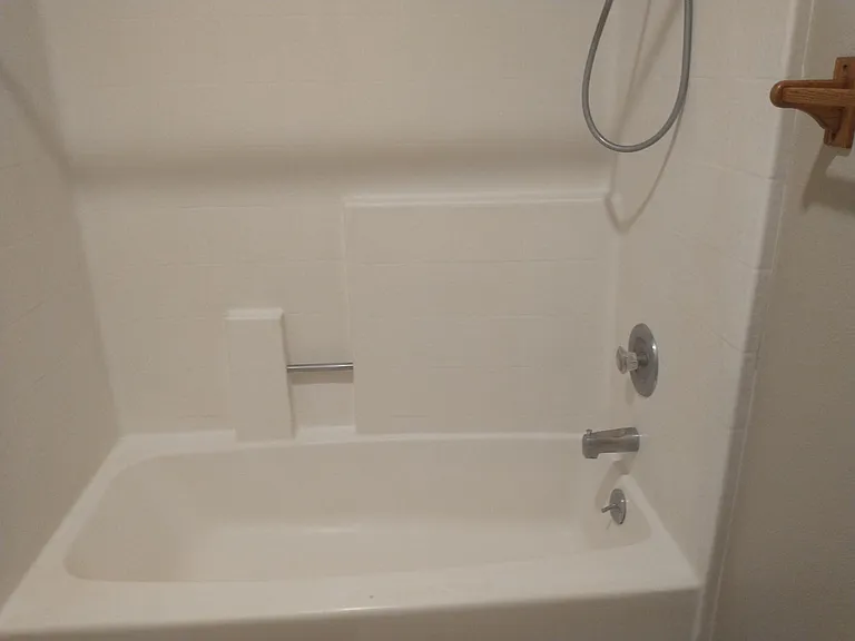 64 Peters Ave — Photo 10