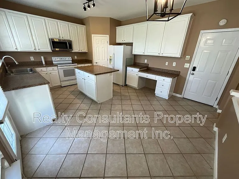 1481 Cantwell Ct — Photo 33