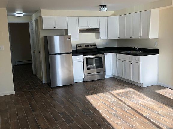 3rd image of 32 Sylva Ln