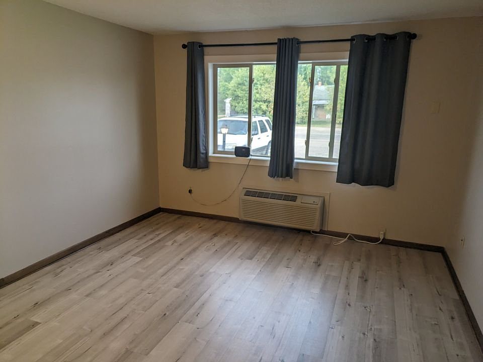 1st image of 305 E North Ave #1