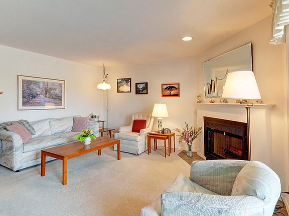 3rd image of 12027 SE 60th St APT C