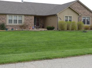 2863 E Rosewood Dr, Mooresville, IN 46158