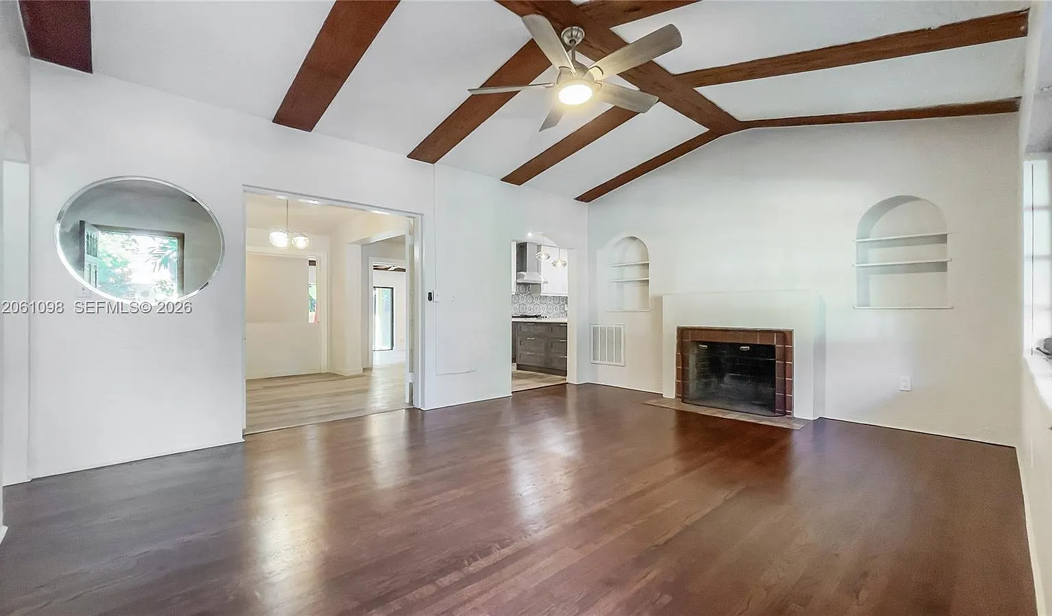 3 bed, 1857 sqft, $6,900 — Photo 4