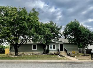 115 E Village Ln, Llano, TX 78643