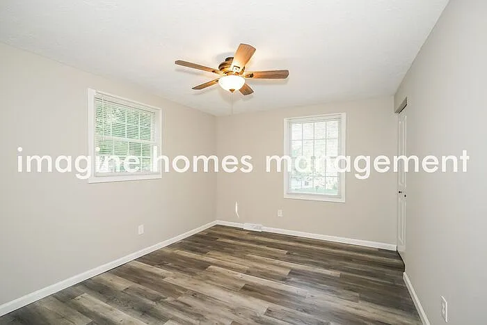705 Fairfax Dr — Photo 8
