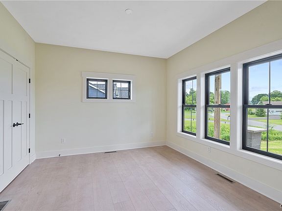 3rd image of 1951 N Ridge Dr