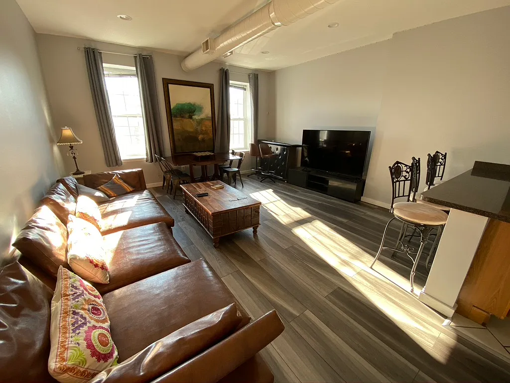 1 bed, 1.5 bath, 1450 sqft, $1,695 — Photo 3