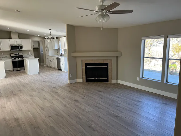 7095 Carolyn Ave — Photo 5