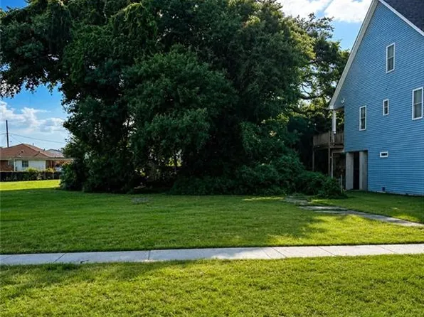 6048 Cameron Blvd, New Orleans, LA 70122