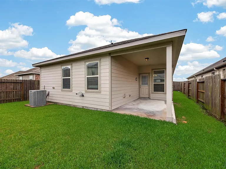 13129 Leisure Cove Dr — Photo 37