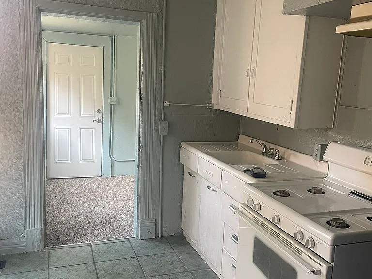 1043 Berkley Ave #2 — Photo 3