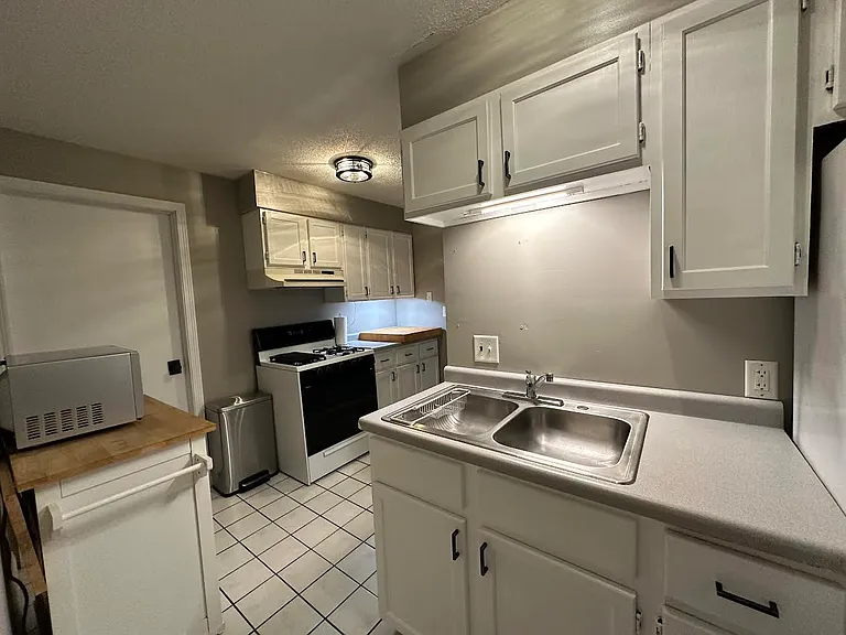 432 Timberlane Dr #B — Photo 2