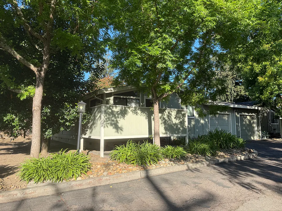 2018 W Park Ave