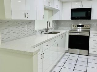 301 SE 3rd St APT 105, Dania, FL 33004