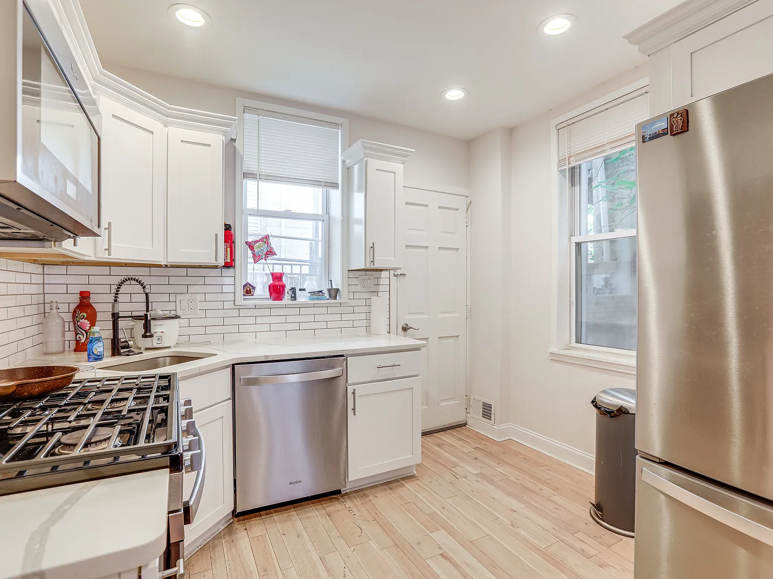 3 bed, 2.5 bath, 1950 sqft, $2,900 — Photo 3