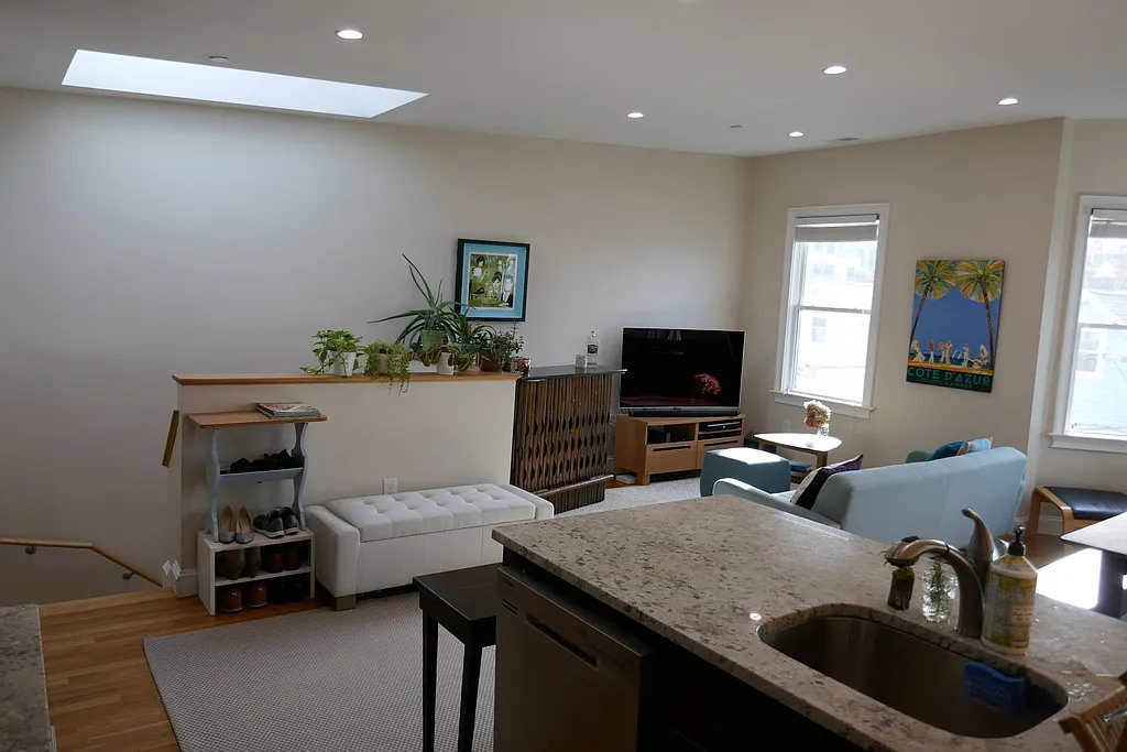 2 bed, 1.0 bath, 900 sqft, $4,250 — Photo 3