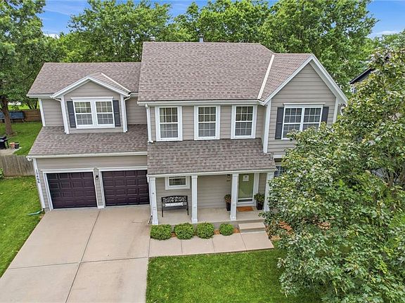 2nd image of 15466 Wyandotte Dr
