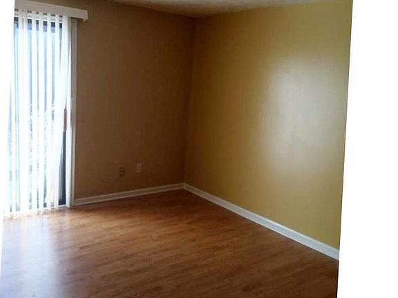 5th image of 109 Broxbourne Dr