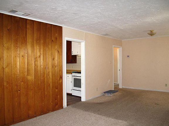 5th image of 1600 Carolyn St